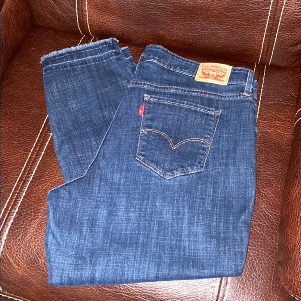 Women’s Levi’s jeans